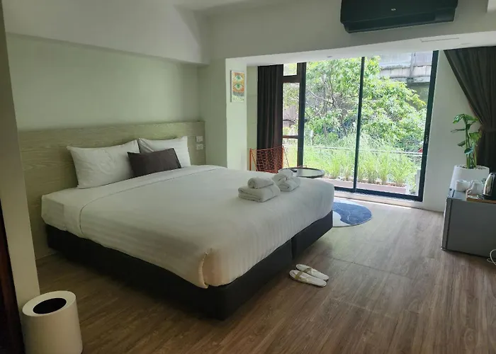 Zayn Phrom Phong - Near Skytrain Phrom Phong Station Отель 3*