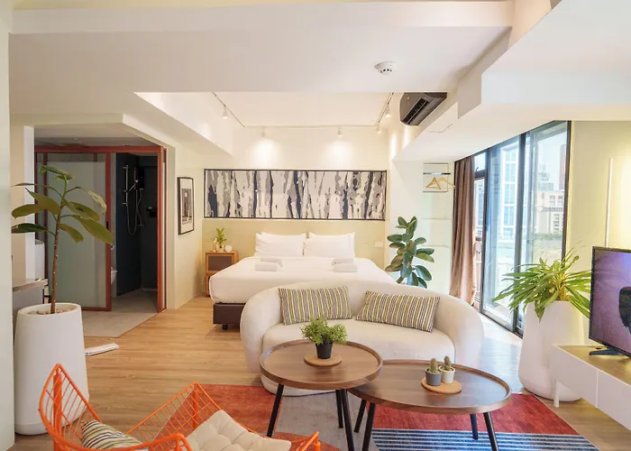 Zayn Phrom Phong - Near Skytrain Phrom Phong Station